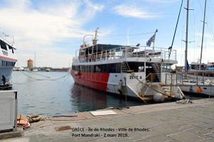 049- Rhodes ville et port d'honneur